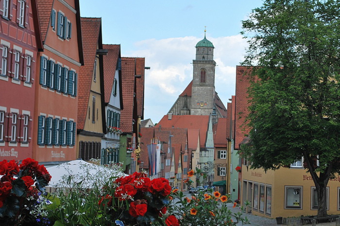 Blick durch die Altstadt auf das Münster St. Georg